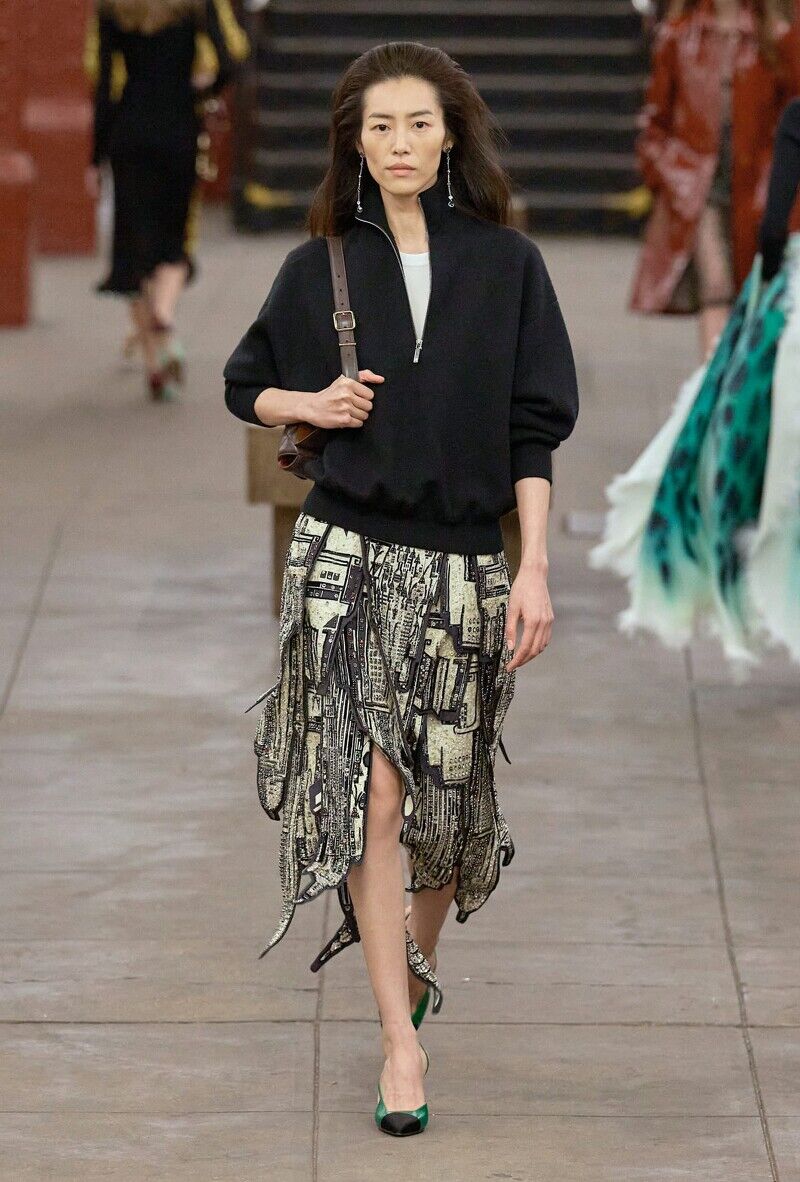 我該買一件半拉鍊上衣嗎？Quarter-zip是今年秋冬關鍵單品？香奈兒說還會一路紅到明年，編輯推薦先買起來