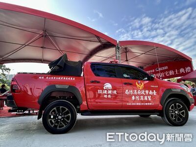 ▲台南地檢署派駐法務部廉政署南部地區調查組檢察官，24日上午指揮調查人員前往台南市消防局搜索，針對相關資料依法蒐證。（記者林東良翻攝，下同）