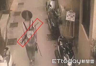 22歲男變裝日本浪人！背武士刀環島行走九份　遊客恐慌急報警