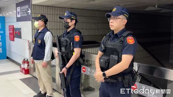 ▲有民眾預告捷運將在今日下午1時30分放置炸彈並引爆，全台8個共構車站加強戒備。（圖／記者張君豪翻攝）