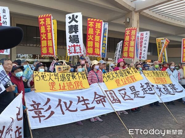 ▲反火葬場自救會到環保局。（圖／記者唐詠絮攝）