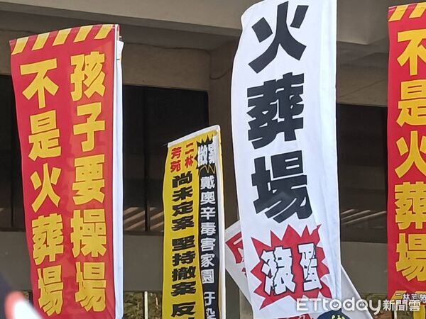 ▲反火葬場自救會到環保局。（圖／記者唐詠絮攝）