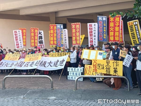 ▲反火葬場自救會到環保局。（圖／記者唐詠絮攝）