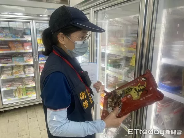 ▲▼立冬時節，花蓮衛生局進行冬令應景食品抽驗。（圖／花蓮衛生局提供，下同）