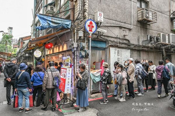 ▲▼雙連市場排隊美食推薦「建國潤餅」！日本觀光客都愛的大份量台北潤餅。（圖／部落客周花花提供）