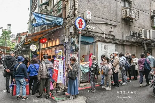 ▲▼雙連市場排隊美食推薦「建國潤餅」！日本觀光客都愛的大份量台北潤餅。（圖／部落客周花花提供）