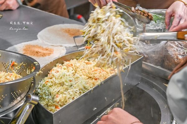 ▲▼雙連市場排隊美食推薦「建國潤餅」！日本觀光客都愛的大份量台北潤餅。（圖／部落客周花花提供）