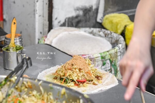 ▲▼雙連市場排隊美食推薦「建國潤餅」！日本觀光客都愛的大份量台北潤餅。（圖／部落客周花花提供）