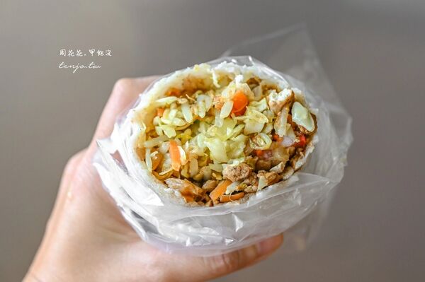 ▲▼雙連市場排隊美食推薦「建國潤餅」！日本觀光客都愛的大份量台北潤餅。（圖／部落客周花花提供）