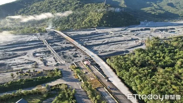 ▲▼馬太鞍溪鋼便橋提前1個月完工。（圖／公路局提供）