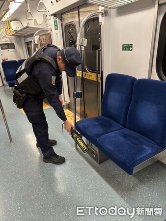 ▲▼ 炸彈客威脅「下午1點半引爆」！　高雄鐵警急巡檢站區、列車。（圖／記者賴文萱翻攝）