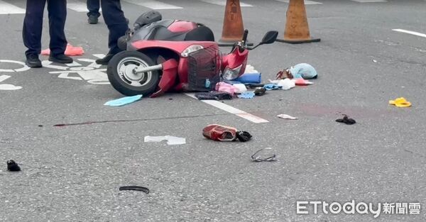 ▲台南市永康區復興路22日中午發生預拌水泥車與機車車禍，機車女騎士重傷送醫。（記者林東良翻攝，下同）