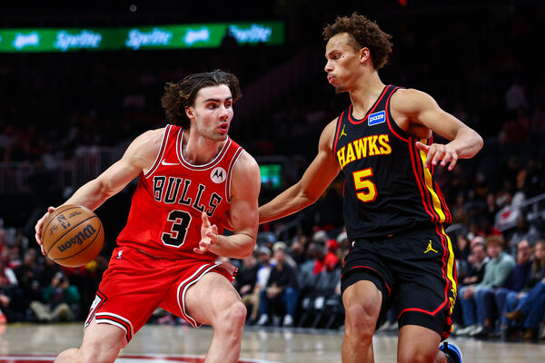 ▲不是打電動！NBA例行賽22日芝加哥公牛與亞特蘭大老鷹上演一場史詩級的進攻大戰。圖／達志影像／美聯社）