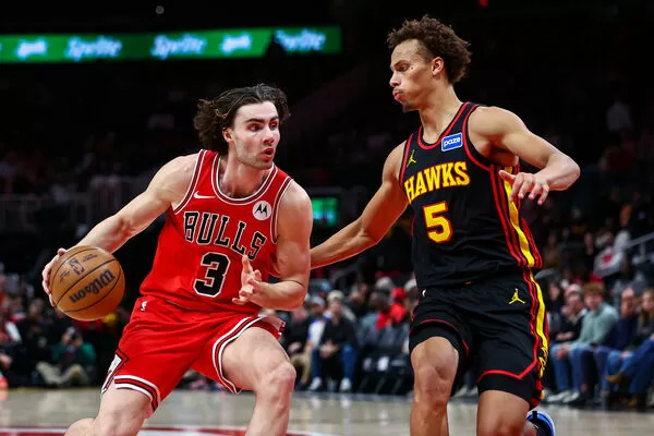 ▲不是打電動！NBA例行賽22日芝加哥公牛與亞特蘭大老鷹上演一場史詩級的進攻大戰。圖／達志影像／美聯社）