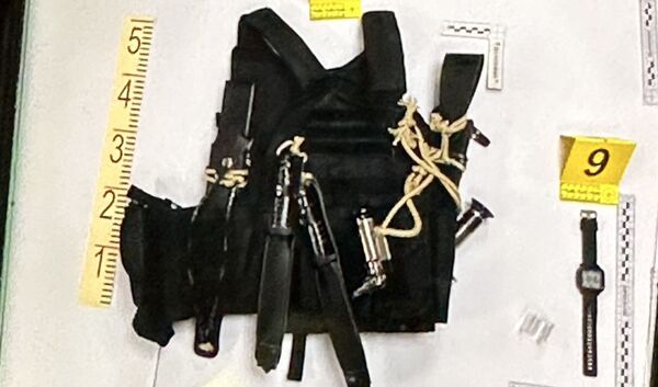 獨家／張文擁13把長短刀　染血凶刀長30公分仿《浴血任務》