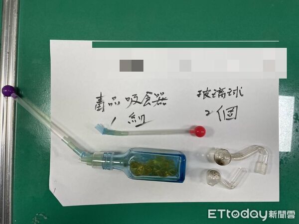 ▲男子攀爬窗戶逃跑被員警發現揪出。（圖／記者王兆麟翻攝，下同）