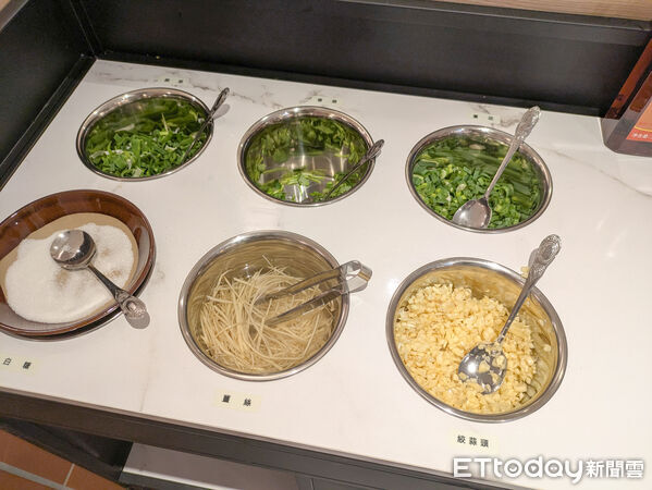 ▲AI教父黃仁勳也登門！成都高人氣「馮校長老火鍋」明年1/3正式開幕。（圖／記者黃士原攝）