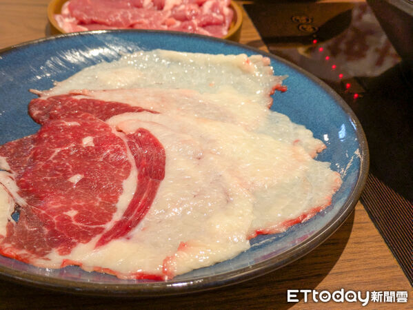 ▲AI教父黃仁勳也登門！成都高人氣「馮校長老火鍋」明年1/3正式開幕。（圖／記者黃士原攝）