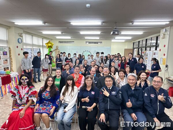 ▲光華高中校慶系列活動登場，藝術巡迴展讓校園充滿美感與創意。（記者林東良翻攝，下同）