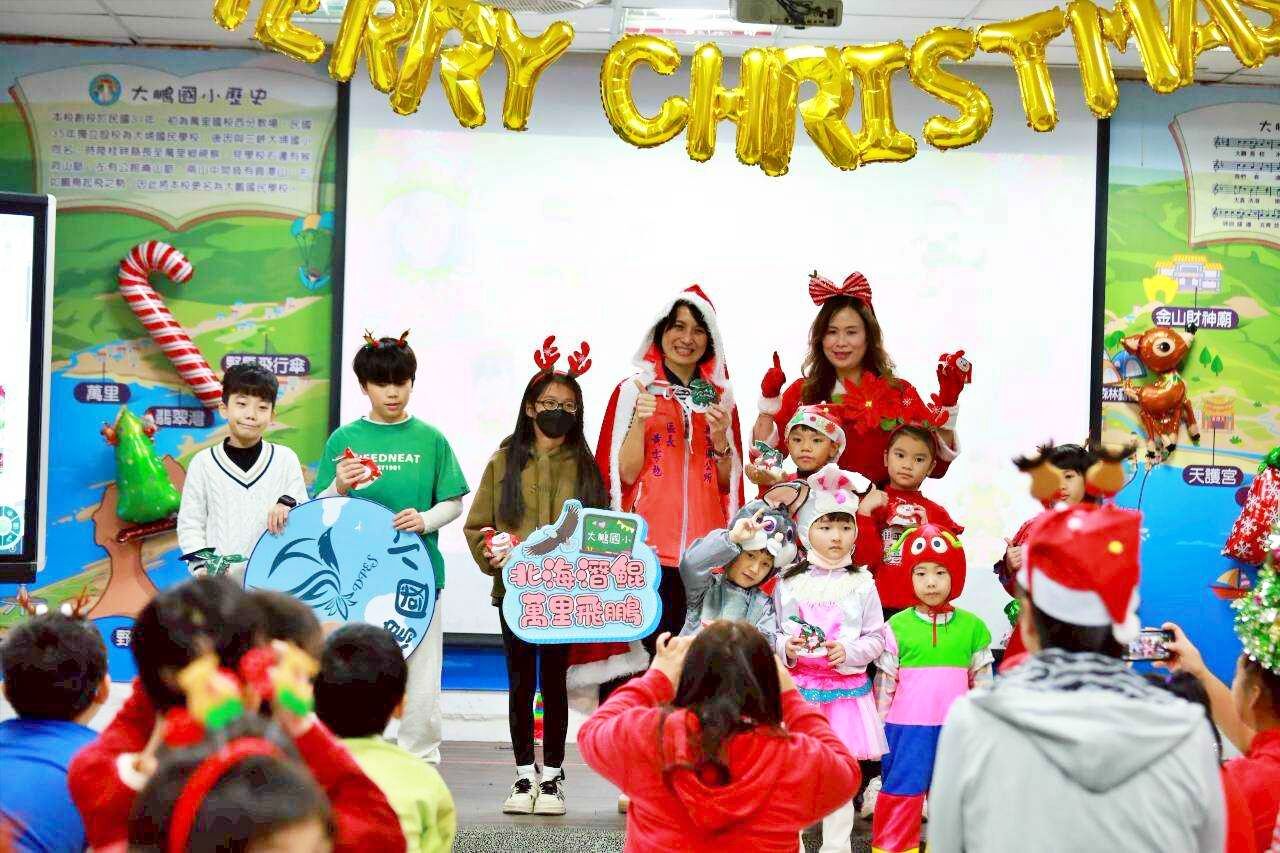 ▲新北大鵬國小耶誕雙語派對登場。（圖／新北市大鵬國小提供）
