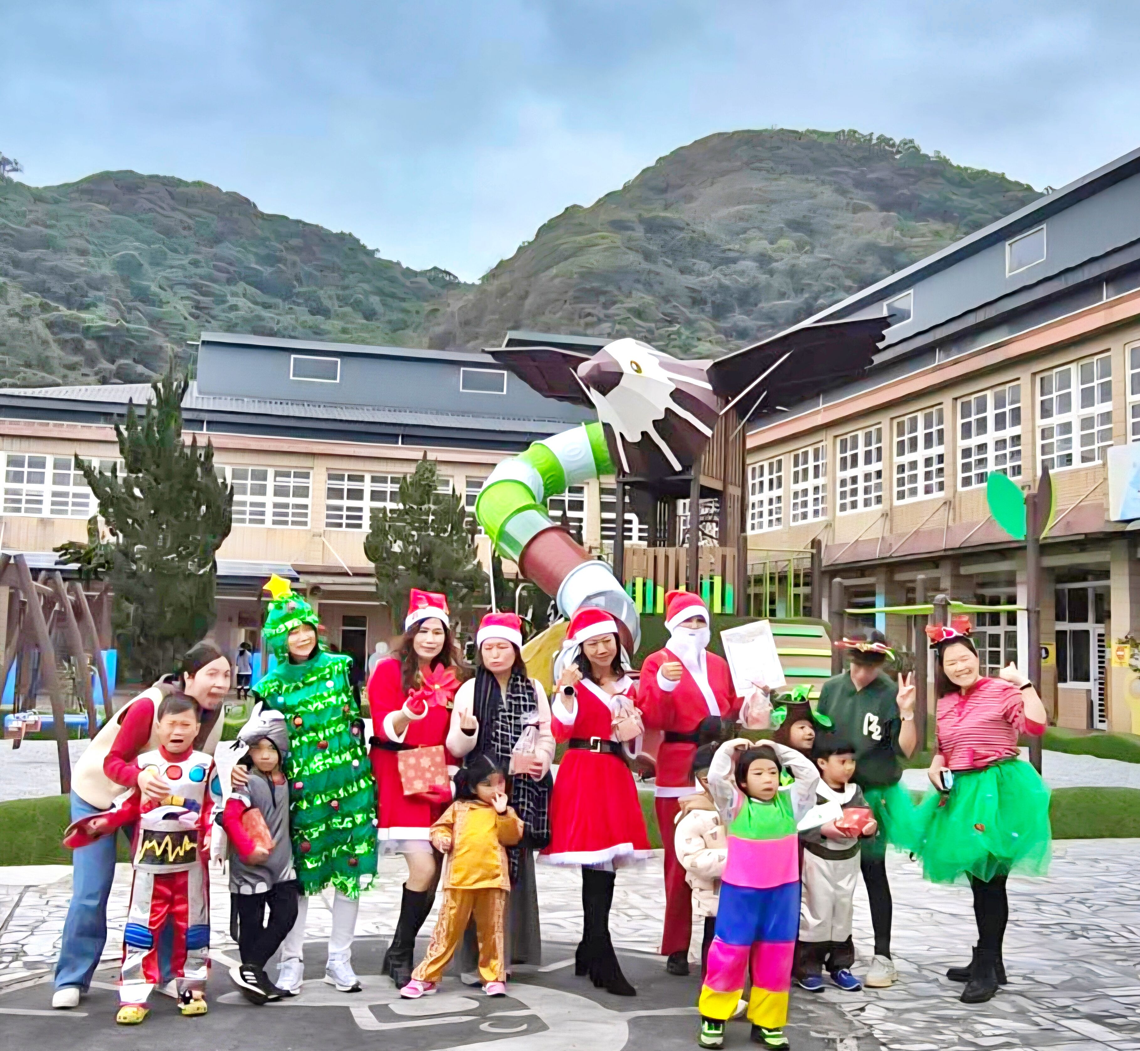 ▲新北大鵬國小耶誕雙語派對登場。（圖／新北市大鵬國小提供）