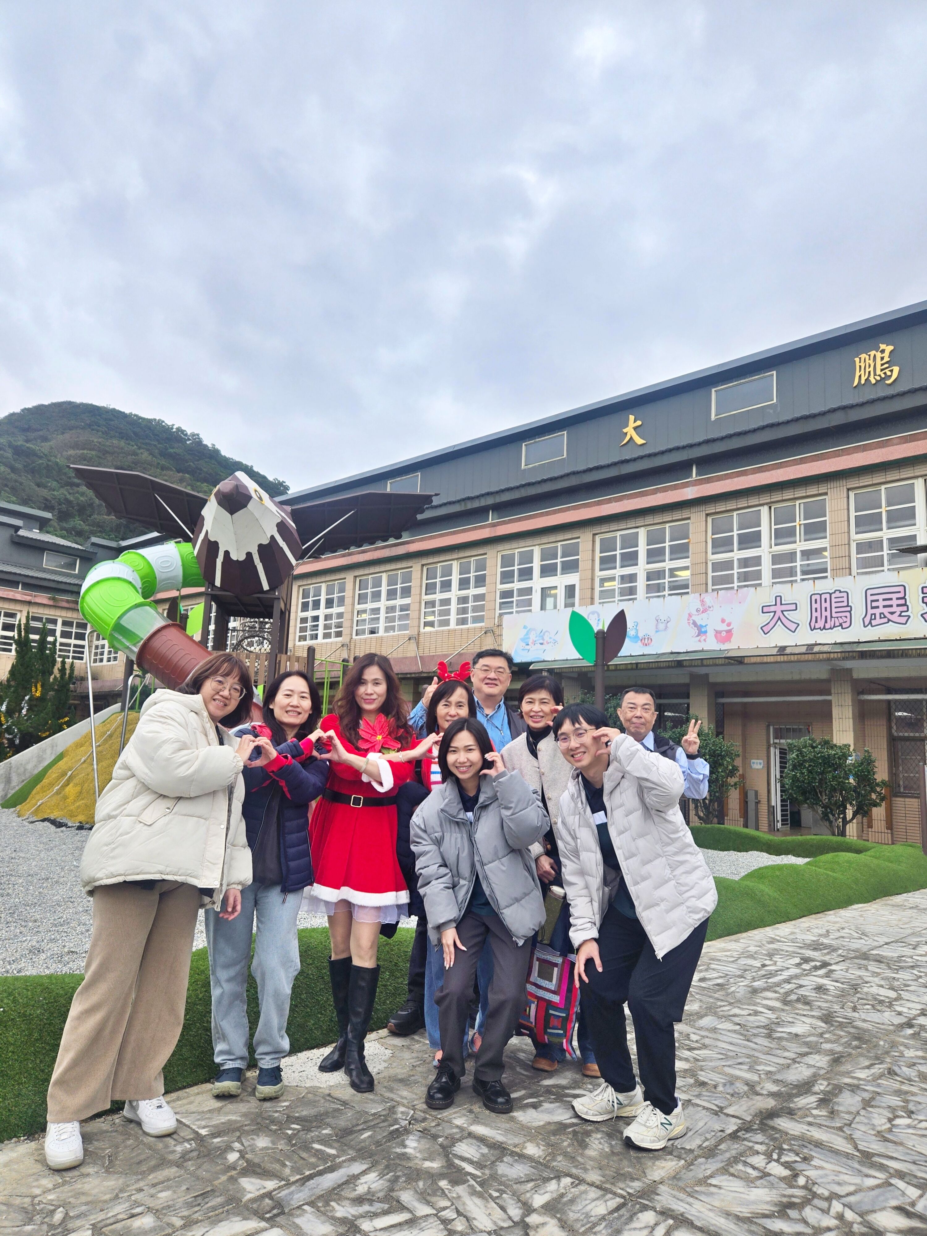 ▲新北大鵬國小耶誕雙語派對登場。（圖／新北市大鵬國小提供）