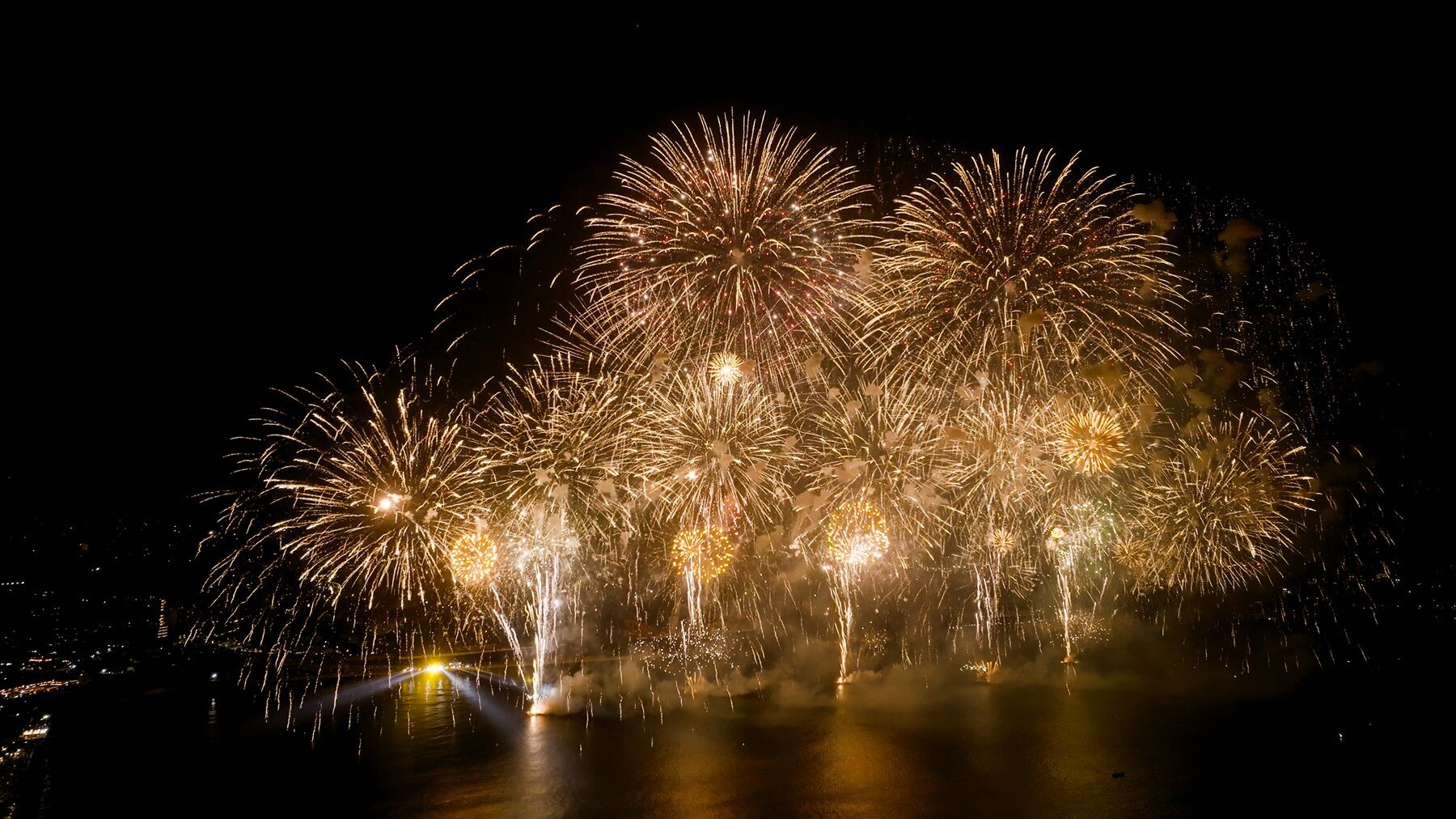 ▲▼新北,跨年,跨河煙火,淡江大橋,演唱會,觀賞點,淡水,八里。（圖／資料照）