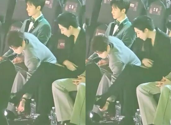 ▲丁禹兮幫劉宇寧拔掉鞋底彩帶。（圖／翻攝自微博）