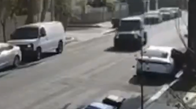 2幼孩在家遇搶劫　勇媽開休旅車「高速猛撞竊賊車」成功阻搶案