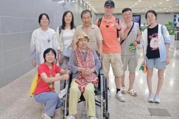 ▲▼  老人一氧化碳中毒智力受損，民警因撞臉假扮其兒子十二年           。（圖／翻攝 封面新聞）