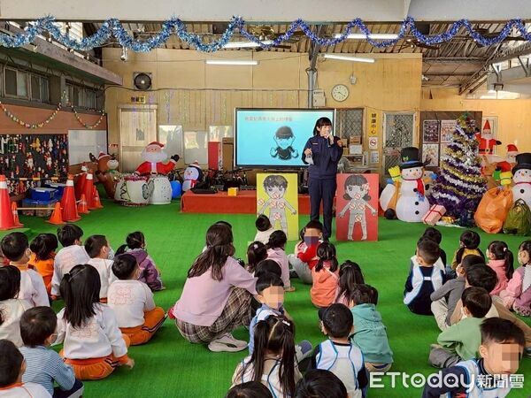 ▲台東婦幼警走入幼兒園說故事宣導。（圖／記者楊晨東翻攝）
