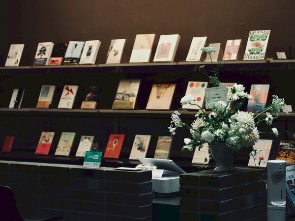 ▲▼台北天母新開「金鳳書苑」，主打「為大人的閱讀留一個安靜角落」，還有多個單人座。（圖／Facebook／金鳳書苑）