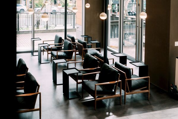 ▲▼台北天母新開「金鳳書苑」，主打「為大人的閱讀留一個安靜角落」，還有多個單人座。（圖／Facebook／金鳳書苑）