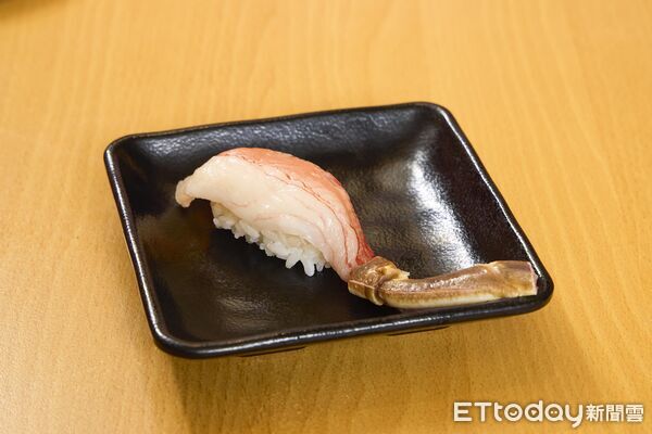 ▲特大生松葉蟹。（圖／台灣壽司郎提供）