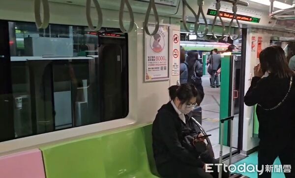 ▲▼台中捷運全線停運，疑似電力異常。（圖／民眾提供）