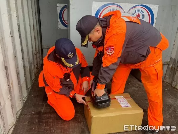 ▲國內航線貨物夾藏花生製品 海巡安檢攔阻查獲10.36公斤。（圖／記者郭世賢翻攝）