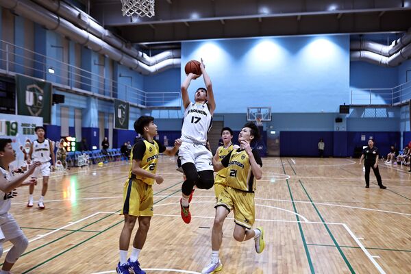 ▲Mamba White林伯恩在U19籃球聯盟的聖誕盃中豪取全場最高的14分並抓下11個籃板。（圖／U19籃球聯盟提供）