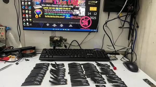 ▲▼SSD爆開。（圖／翻攝自推特）