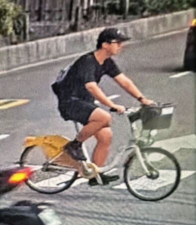 張文在中山區縱火後，變裝騎乘腳踏車，返回中正區租屋處縱火。（北市警局提供）