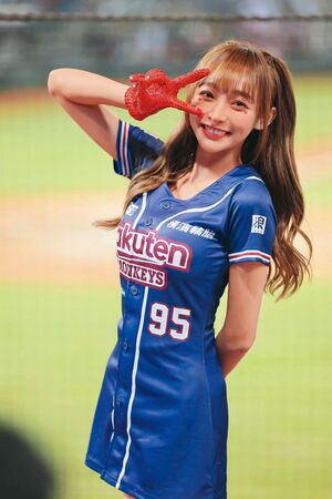 經紀起風波／獨家！韓籍啦啦隊大舉輾壓　林襄收入斷崖崩跌數百萬