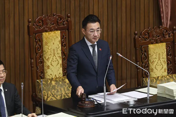 ▲立法院副院長江啟臣落槌三讀人工智慧基本法草案。（圖／記者林敬旻攝）