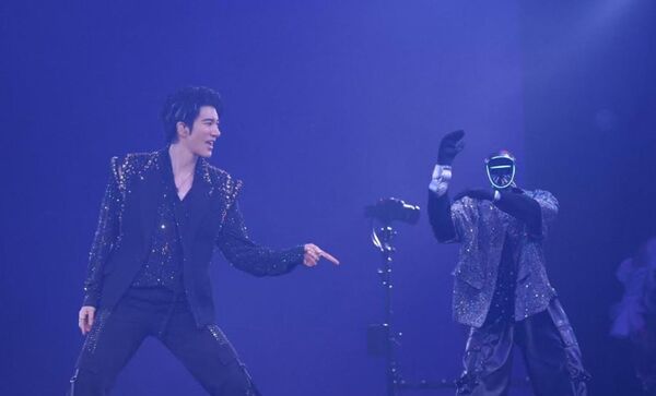 王力宏是全球第一位與機器人共舞的歌手，帶動千億商機。（西東音樂提供）