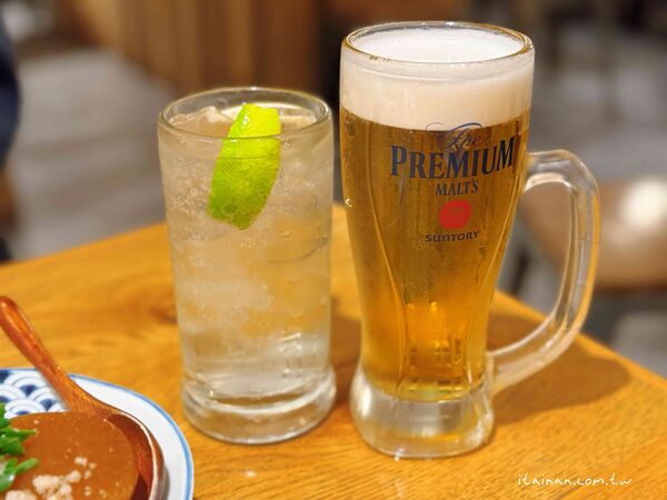 ▲▼餃子と唐揚げの酒場。しんちゃん アメ村店。（圖／部落客台南好Food遊授權提供）