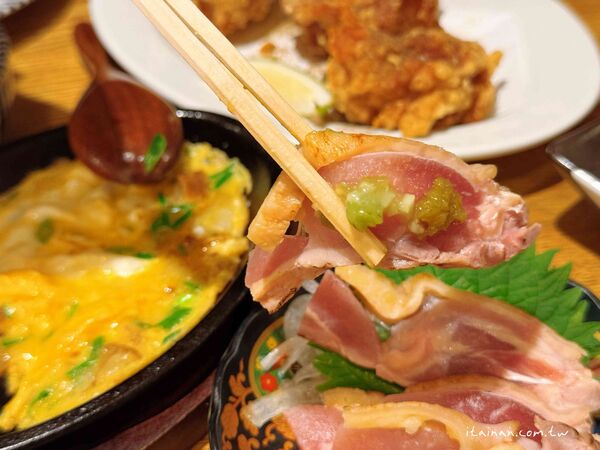 ▲▼餃子と唐揚げの酒場。しんちゃん アメ村店。（圖／部落客台南好Food遊授權提供）