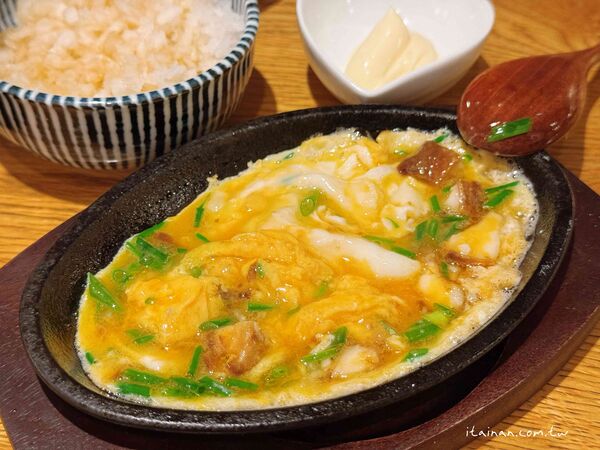 ▲▼餃子と唐揚げの酒場。しんちゃん アメ村店。（圖／部落客台南好Food遊授權提供）