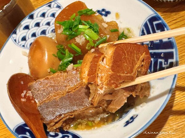 ▲▼餃子と唐揚げの酒場。しんちゃん アメ村店。（圖／部落客台南好Food遊授權提供）