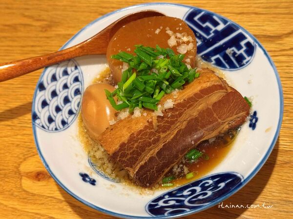 ▲▼餃子と唐揚げの酒場。しんちゃん アメ村店。（圖／部落客台南好Food遊授權提供）