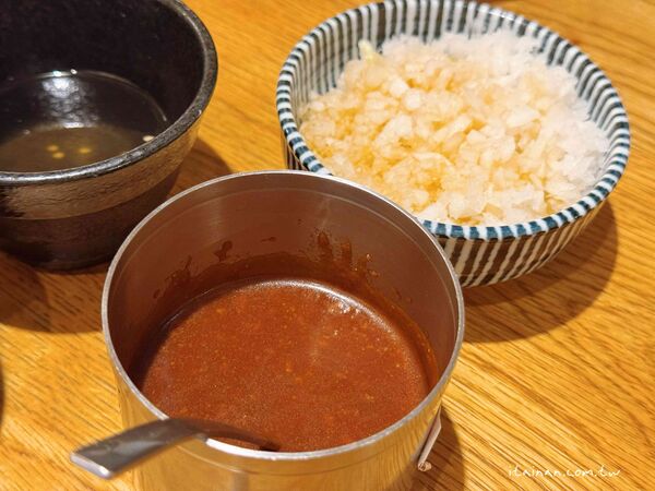 ▲▼餃子と唐揚げの酒場。しんちゃん アメ村店。（圖／部落客台南好Food遊授權提供）