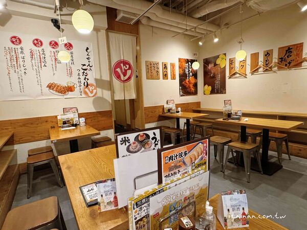 ▲▼餃子と唐揚げの酒場。しんちゃん アメ村店。（圖／部落客台南好Food遊授權提供）