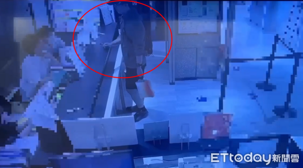 ▲▼             北捷隨機攻擊案，張文曾到誠品南西店要求到頂樓，實則為了勘查地形。（圖／記者邱中岳翻攝，下同）